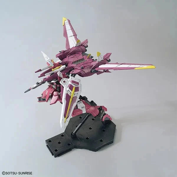 MG 1/100 ZGMF-X09A Justice Gundam Model Kit